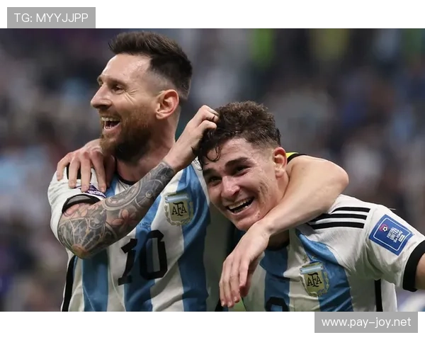 阿尔瓦雷斯 vs 苏亚雷斯：南美锋霸传承与风格差异