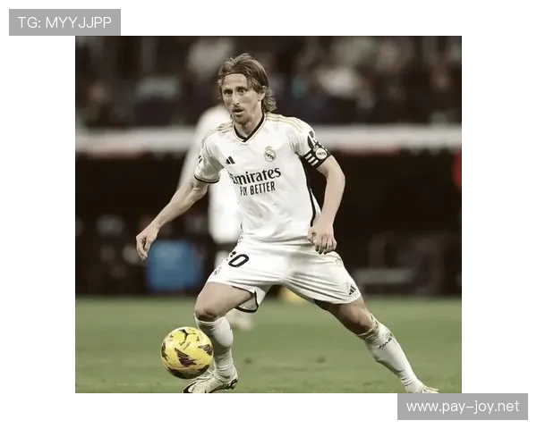 莫德里奇38岁还在跑，家里车库停的全是超跑