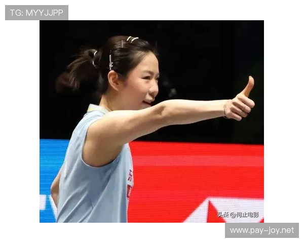 贾一凡训练完顺手买了个包，我工资还没她鞋贵